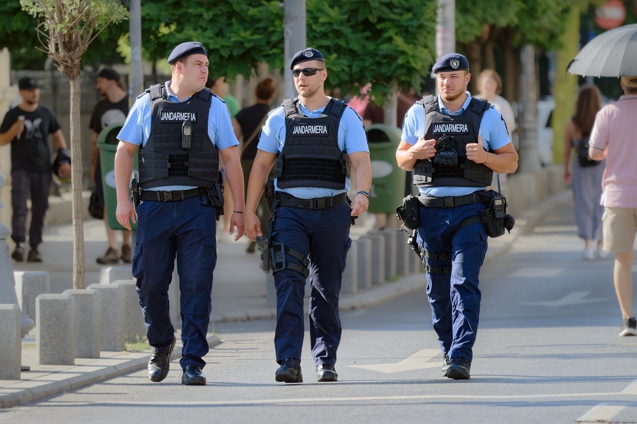 agent de sécurité en zone rouge